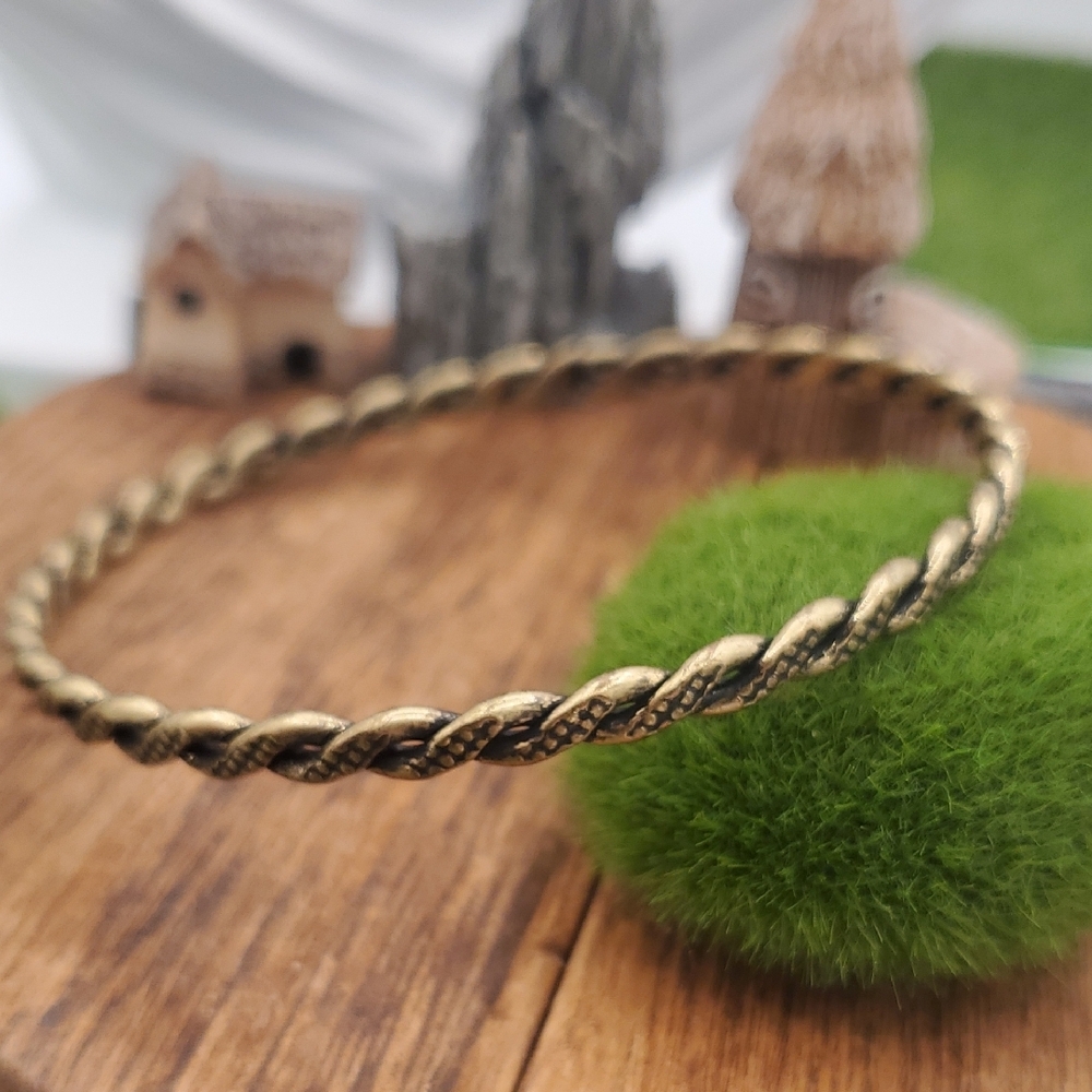 Twisted Gold Tone Estate Bangle Bracelet B3339
